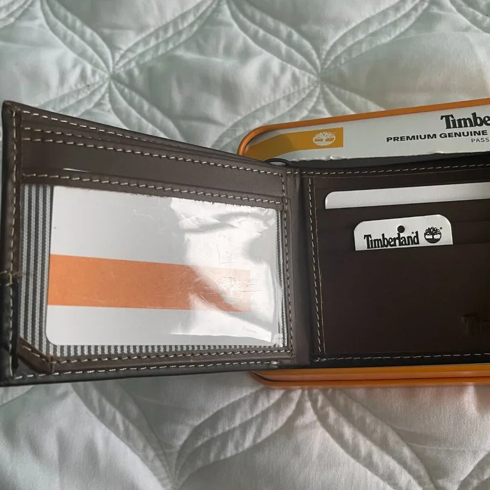 Timberland Men's Leather Pass case Bifold Wallet Hybrid Brown/Tan NWT